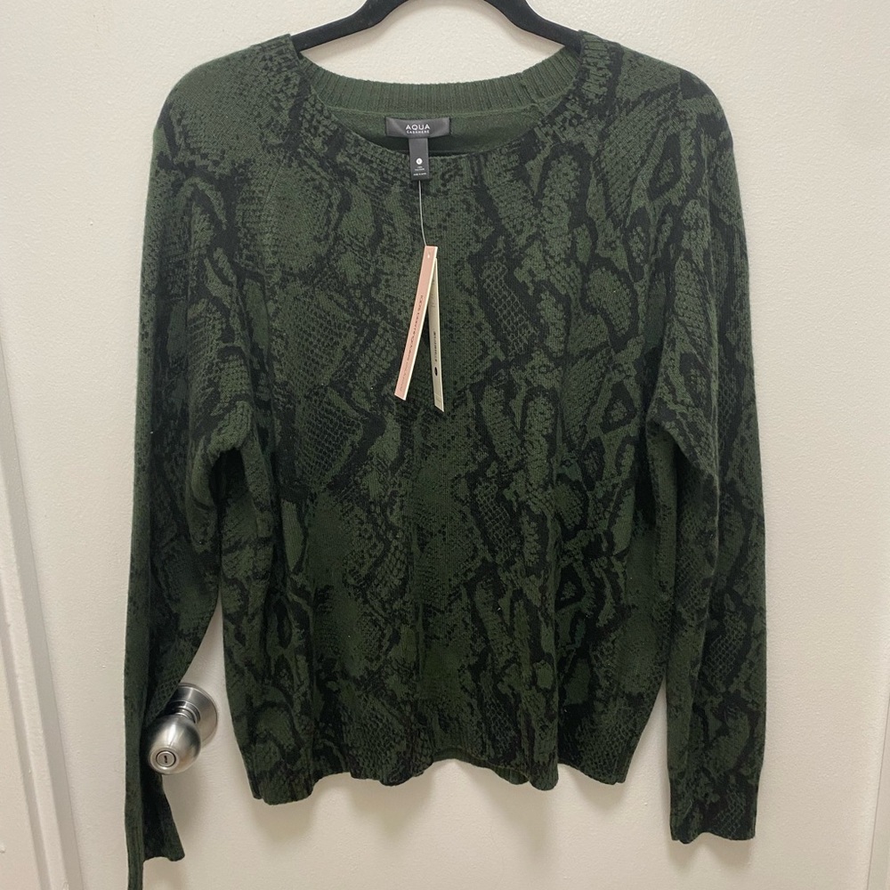NWT Aqua cashmere sweater green and black snake print size large